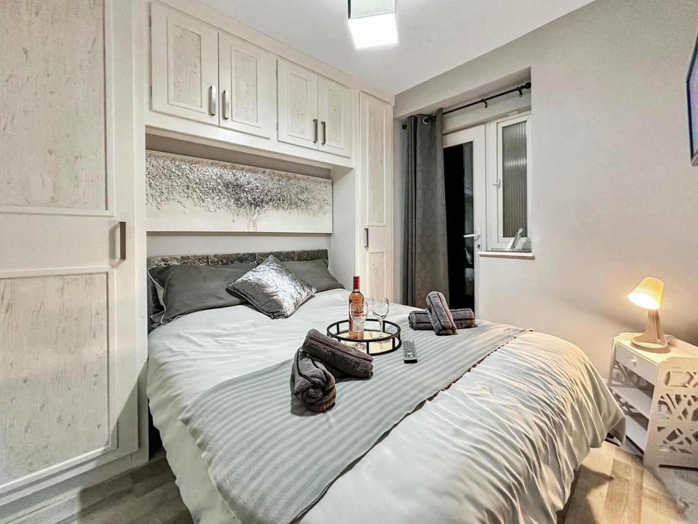 3 Bed Home In Tonypandy With Balcony View Room Llwynypia Exterior foto